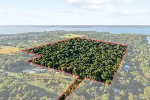 Rare 49-Acre Wooded Peninsula Near Lake Texoma