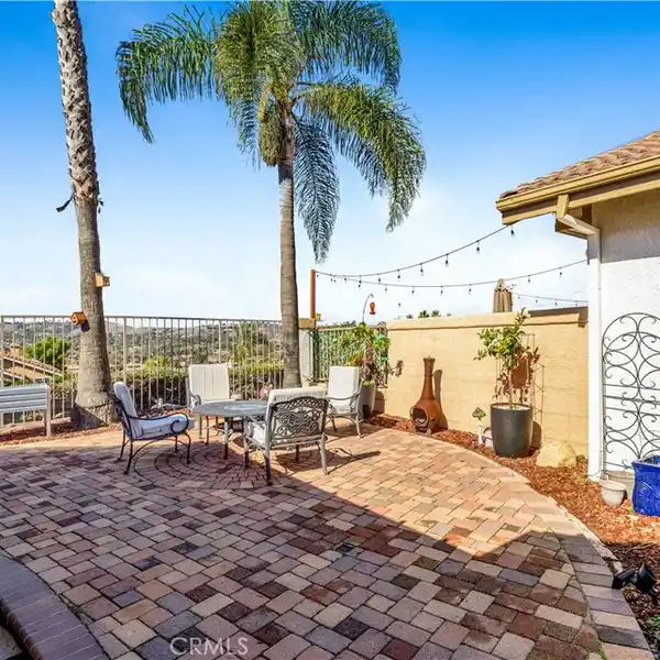 FEEL THE COOL COASTAL BREEZES IN GORGEOUS HOME