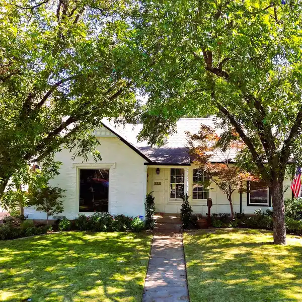 HERITAGE ELEGANCE MEETS MODERN SOPHISTICATION