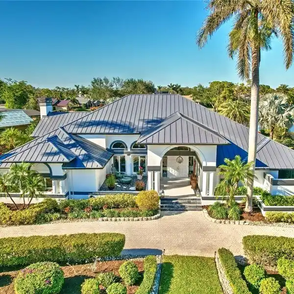 STUNNING ESTATE HOME WALKING DISTANCE TO CLUBHOUSE