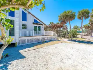Charming Beachside Cottage Retreat