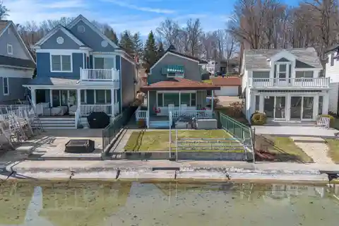 Charming Cottage on Diamond Lake