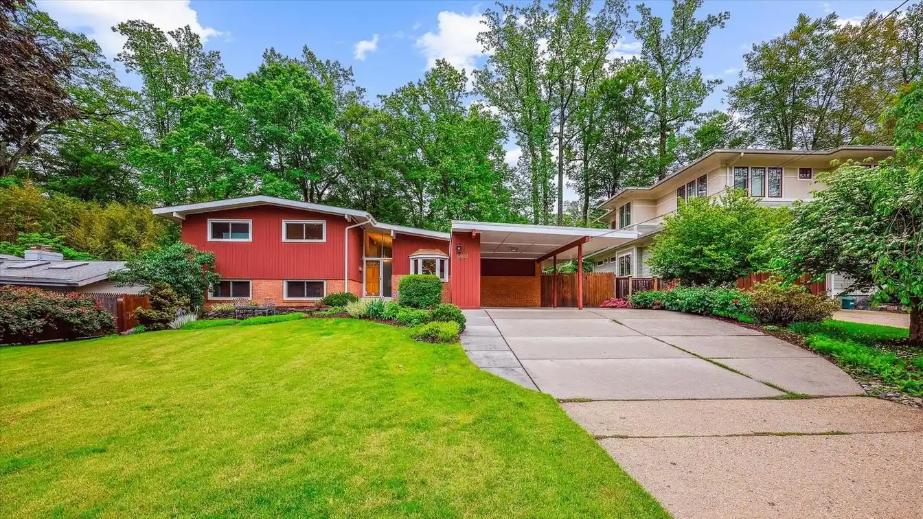 Beautifully Appointed Freeman Contemporary
