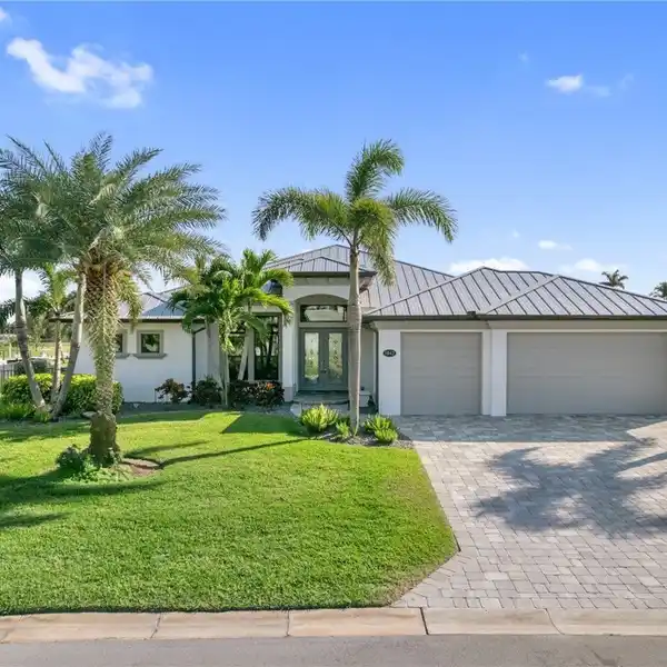 GULF ACCESS LUXURY IN TOWN & RIVER