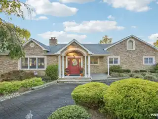 Elegant Simplicity on a Landscaped Lot