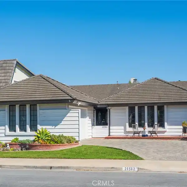 BEAUTIFULLY REMODELED LA CUESTA VALENCIA MODEL