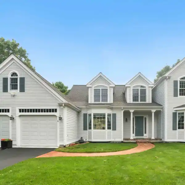 FINELY CRAFTED CUSTOM CAPE STYLE HOME