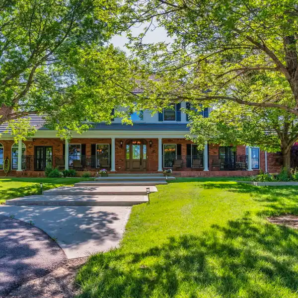REFINED COUNTRY LIVING