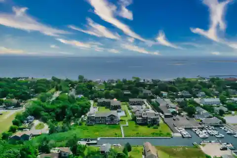 Beautiful End Unit Rental in a Newly Built Waterfront Community