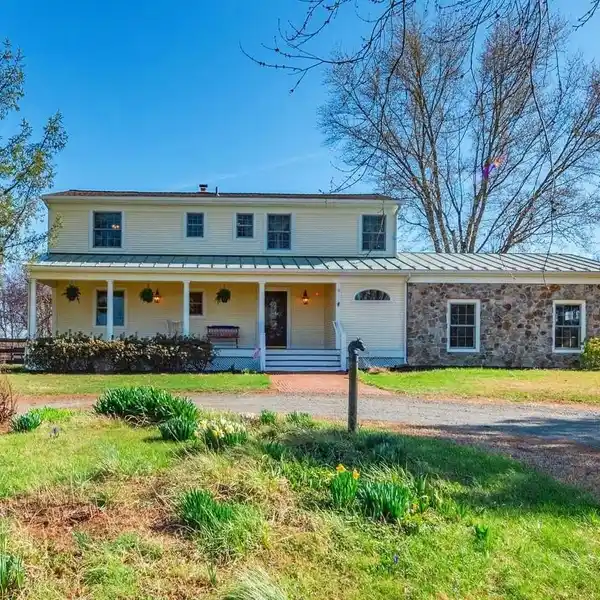 RARE 10-ACRE ESTATE