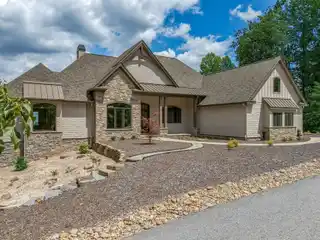 New Luxury Construction with Panoramic Mountain Views