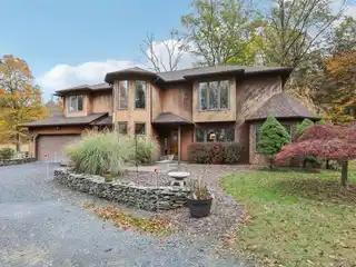 Contemporary Haven Surrounded by Nature’s Serenity