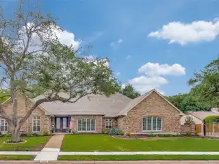 Interior Designer Owned One-story Home in Willow Bend Lakes