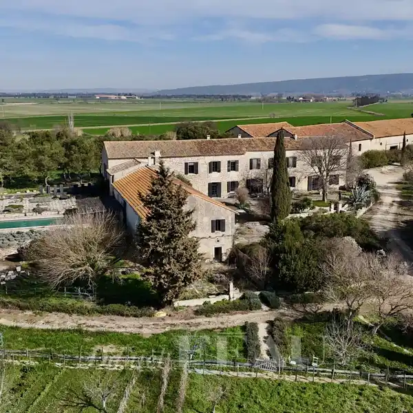 AMAZING COMPOUND IN A BEAUTIFUL SETTING