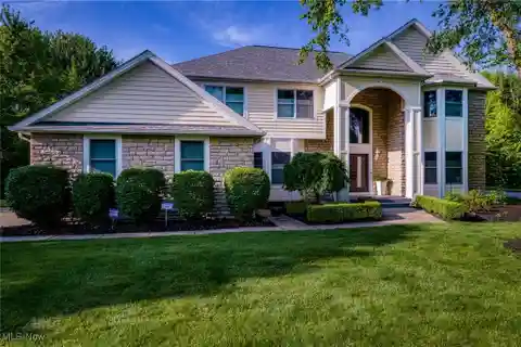Beautifully Updated Home in Signature of Solon 2