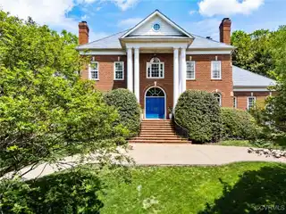 All-brick Georgian Colonial in Prestigious Mooreland Landing