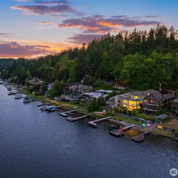 EXQUISITE MULTI-GENERATIONAL LAKE SAMMAMISH HOME