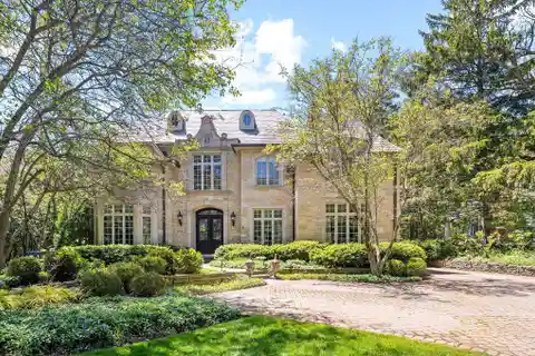 French-style Home Blending Timeless Elegance with Modern Luxury