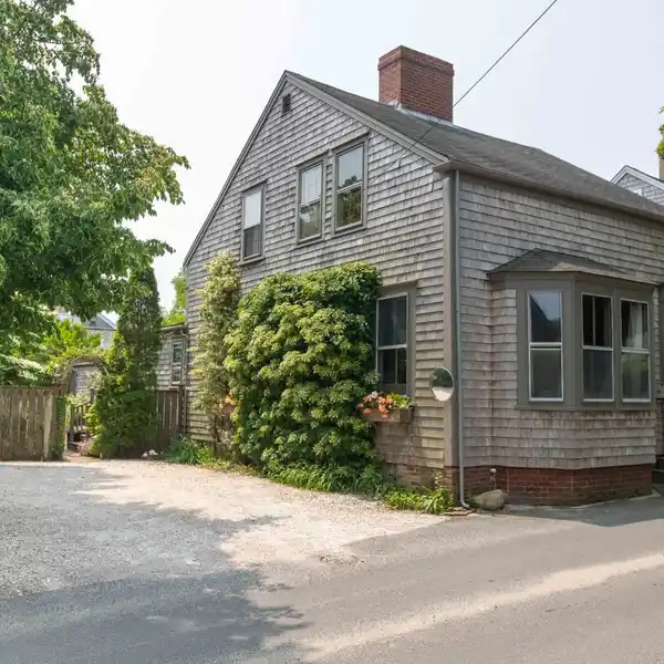 RARE OPPORTUNITY IN THE HISTORIC DISTRICT