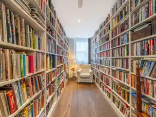 Stylish High-Quality Flat