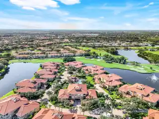 Wonderfully Appointed Home in Les Chateaux