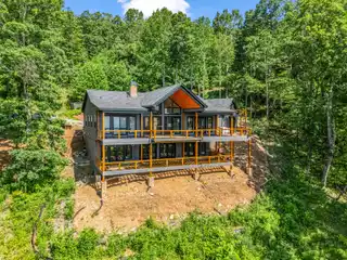 Elevated Mountain Living in Bright's Creek