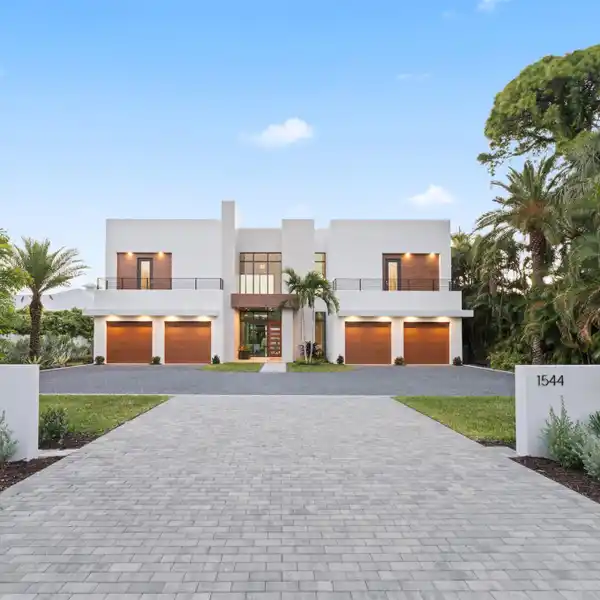 SOPHISTICATED BRAND-NEW CONTEMPORARY ESTATE