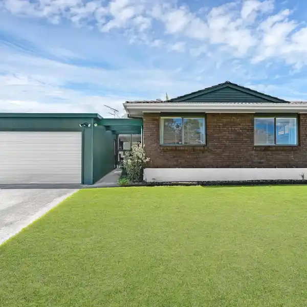 EXCEPTIONAL BRICK-AND-TILE RESIDENCE