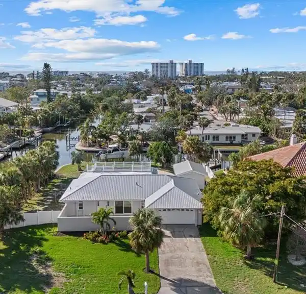 STUNNING WATERFRONT ESTATE ON SIESTA KEY