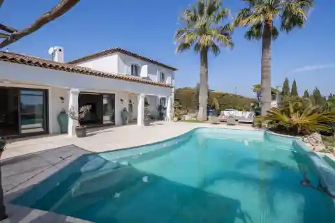 Stunning Villa in a Sought-after Residential Area