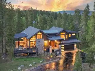Elevated Mountain Living Minutes from Downtown