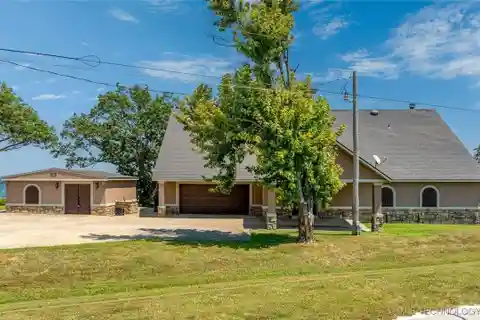 Open Concept Three Bedroom Home in Central Location