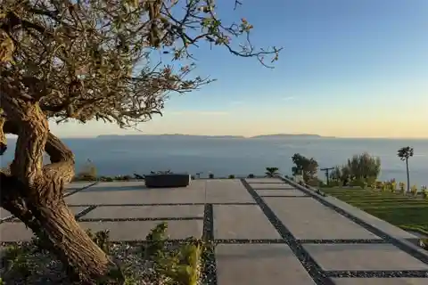 Chic Residence with Breathtaking Views