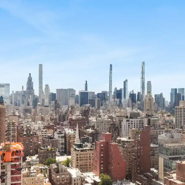 LIGHT-FILLED HIGH-END UPPER EAST SIDE CONDOMINIUM