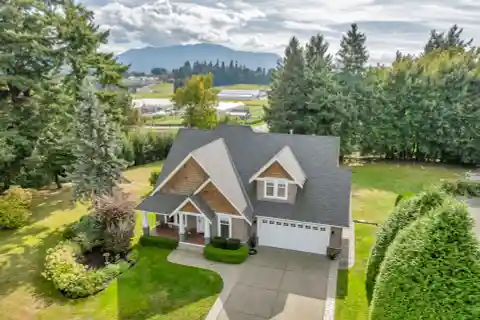 Custom Home on 1.5 Private Acres