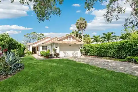 Lovely Golf and Lake Front Home at Wyndemere