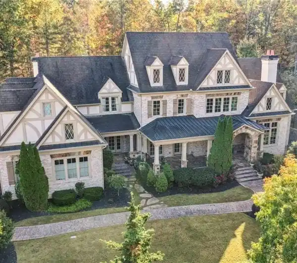 MAJESTIC ESTATE IN ROSWELL