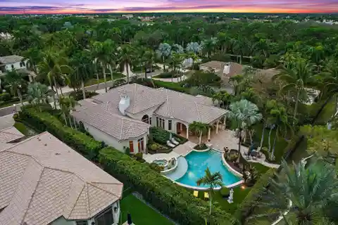 Magnificent Four-bedroom Single-story Residence