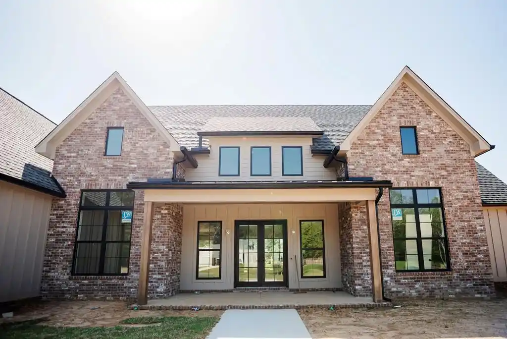 Remarkable New Construction in Woodson Ridge