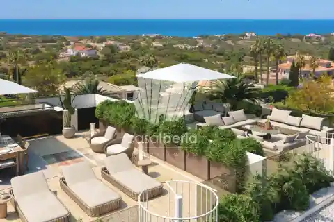 Contemporary Functionality at Quinta Heights