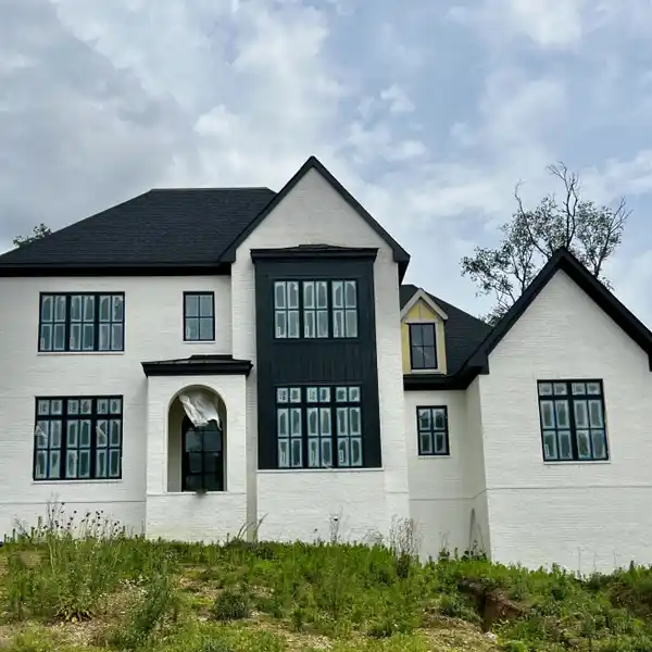 WARM AND INVITING NEW CONSTRUCTION
