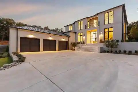 Exquisite Heritage Home in the Knolls in Westlake