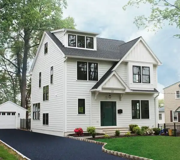 STUNNING NEW HOME IN A CONVENIENT LOCATION