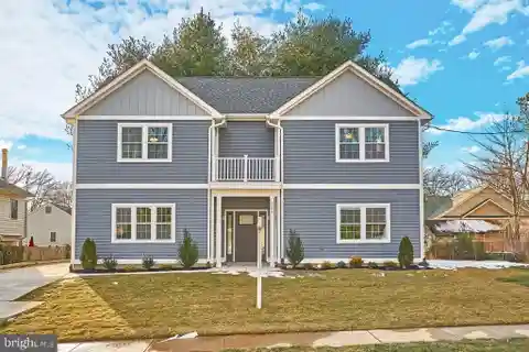 Modern Elegance in Annalee Heights
