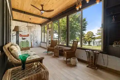 Renovated Turnkey Home on Horseshoe Lake