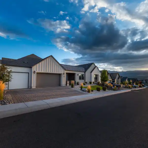 STUNNING CONTEMPORARY FARMHOUSE HOME