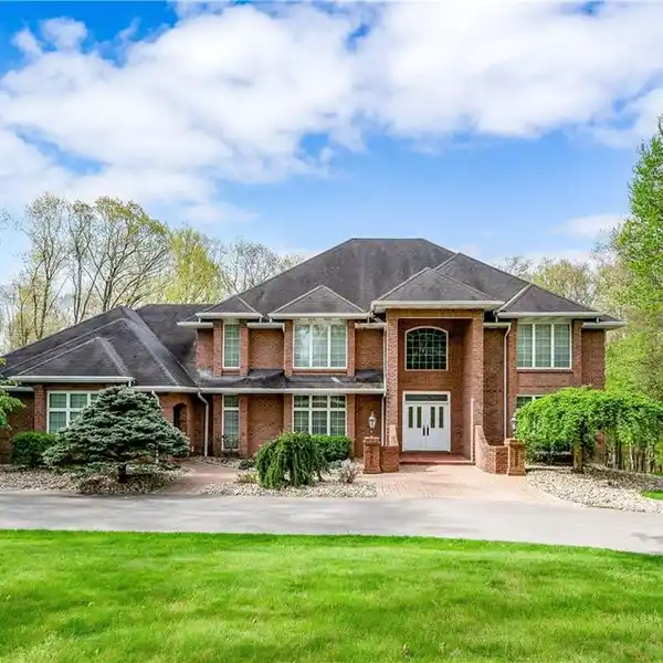 FINE HOME WITH AMAZING AMENITIES