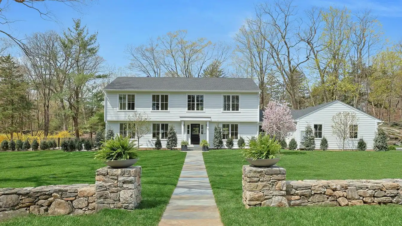 Elegant Colonial with Pool on Cul-de-sac