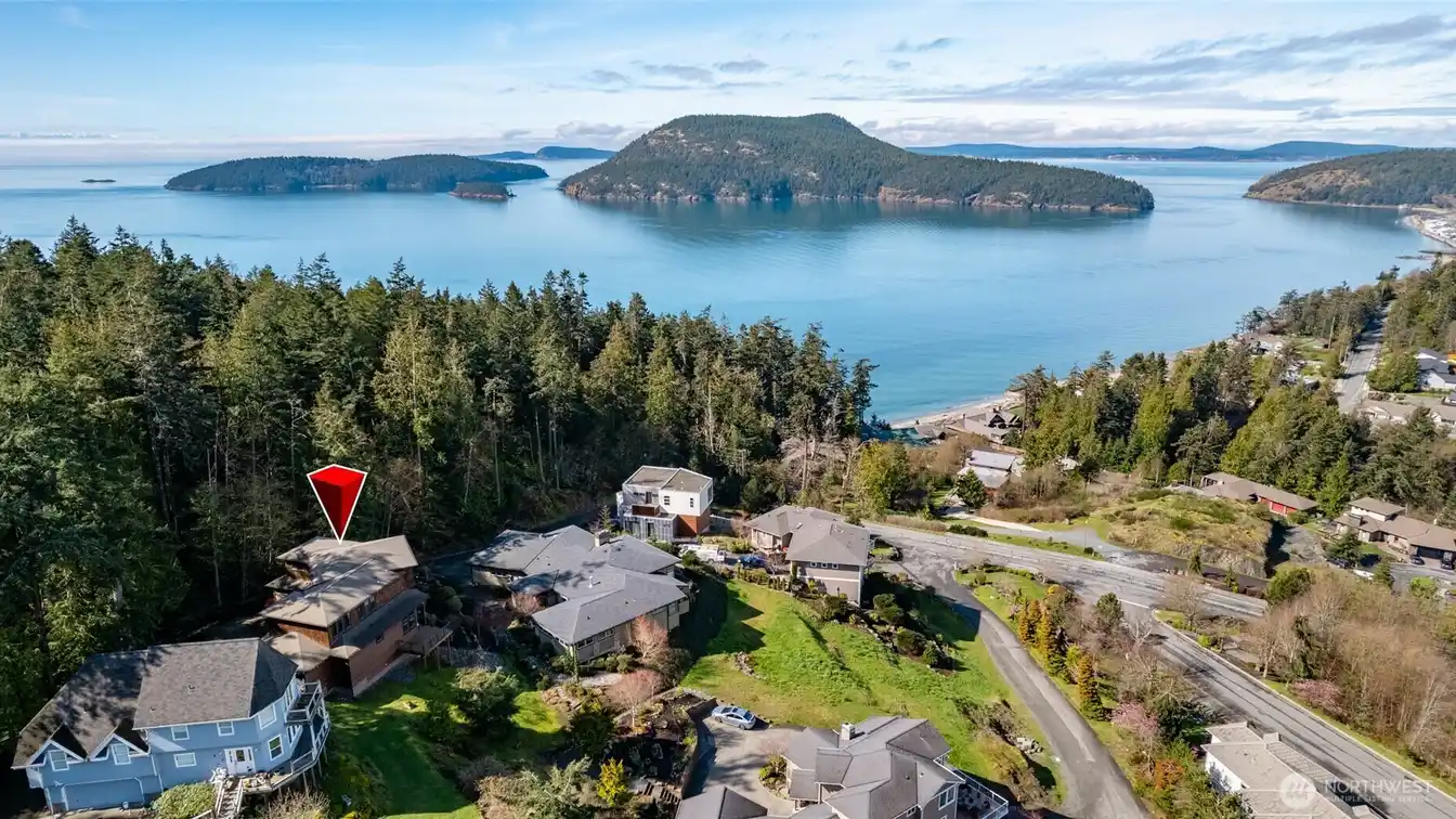 Luxurious Custom Home Overlooking Burrow's Bay