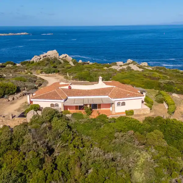 PRESTIGIOUS VILLA WITH UNRIVALED PANORAMIC VIEWS